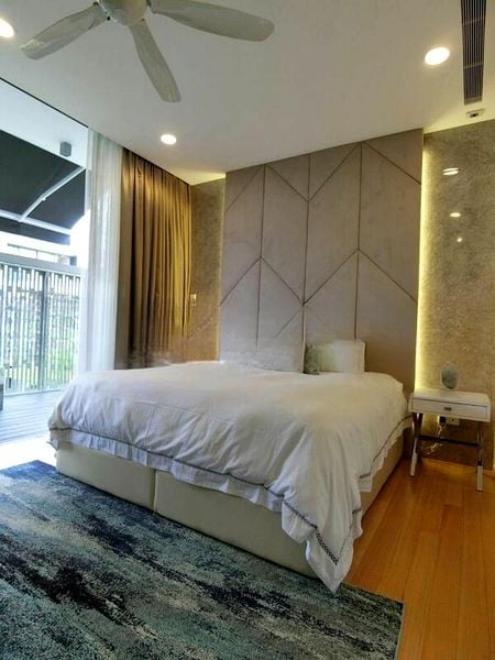 SEVEN CRESCENT 3