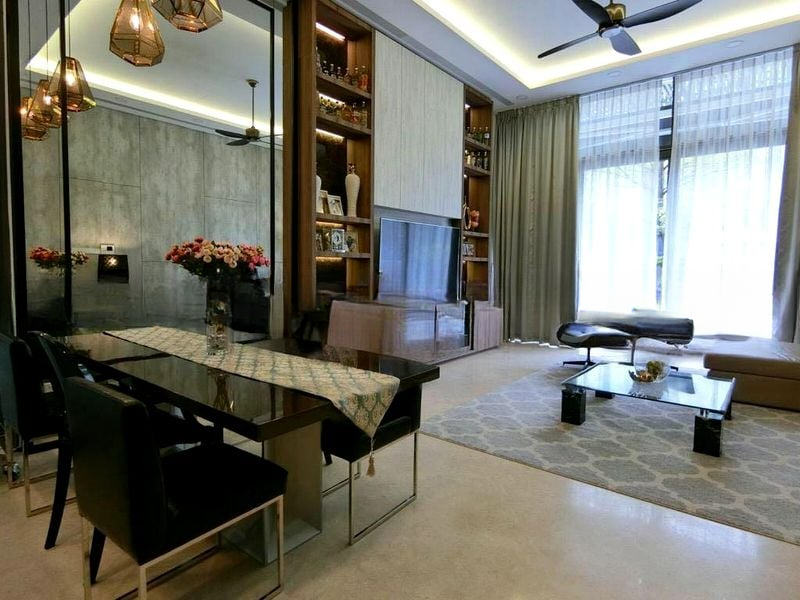 SEVEN CRESCENT 4