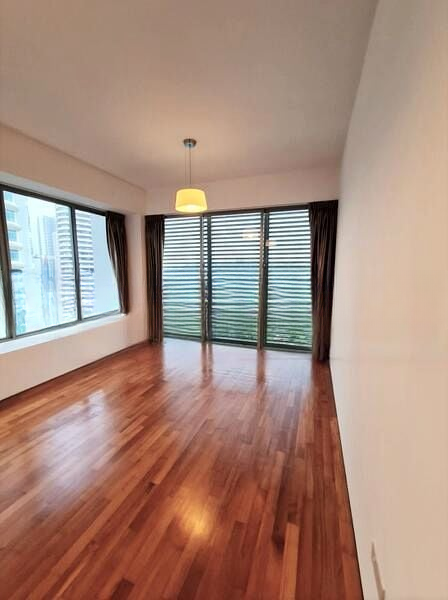 THE SEAFRONT ON MEYER 10