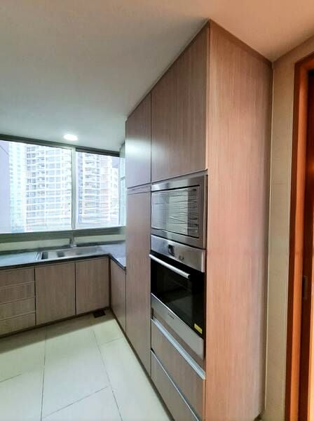 THE SEAFRONT ON MEYER 6