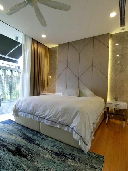 SEVEN CRESCENT 5