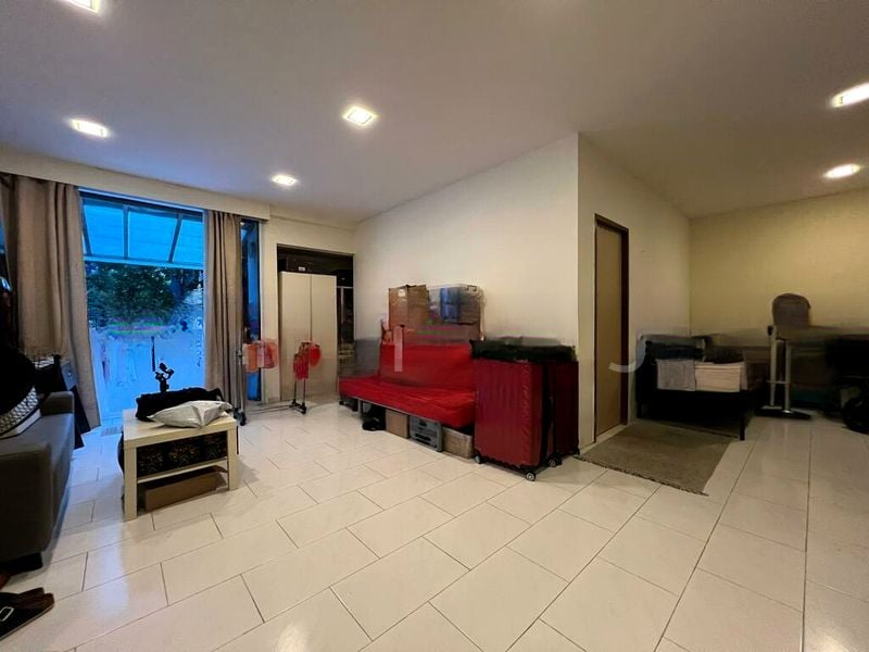 ELIZABETH HEIGHTS 3