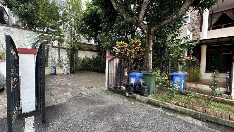 TANAH MERAH GREEN 8