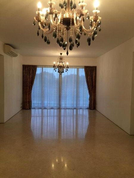 THE SEAFRONT ON MEYER 5