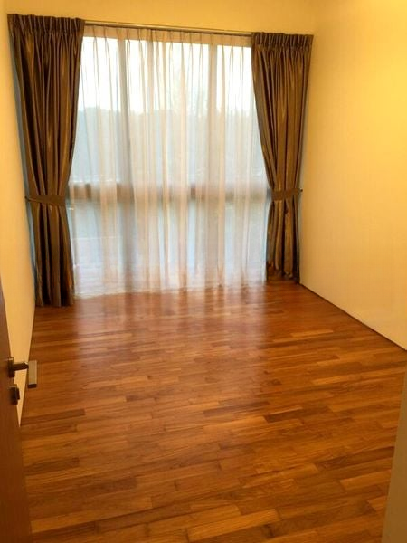 THE SEAFRONT ON MEYER 7