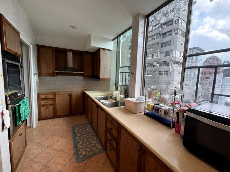 ELIZABETH TOWER 7