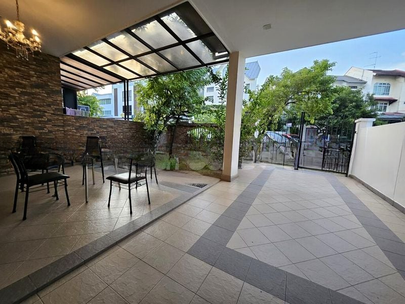 ONE EIGHTIES RESIDENCES 5