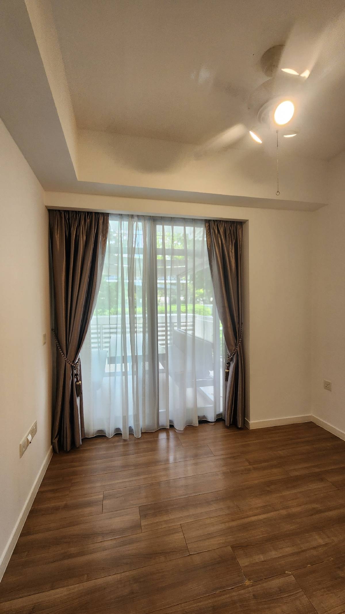 THE LAKEFRONT RESIDENCES 11