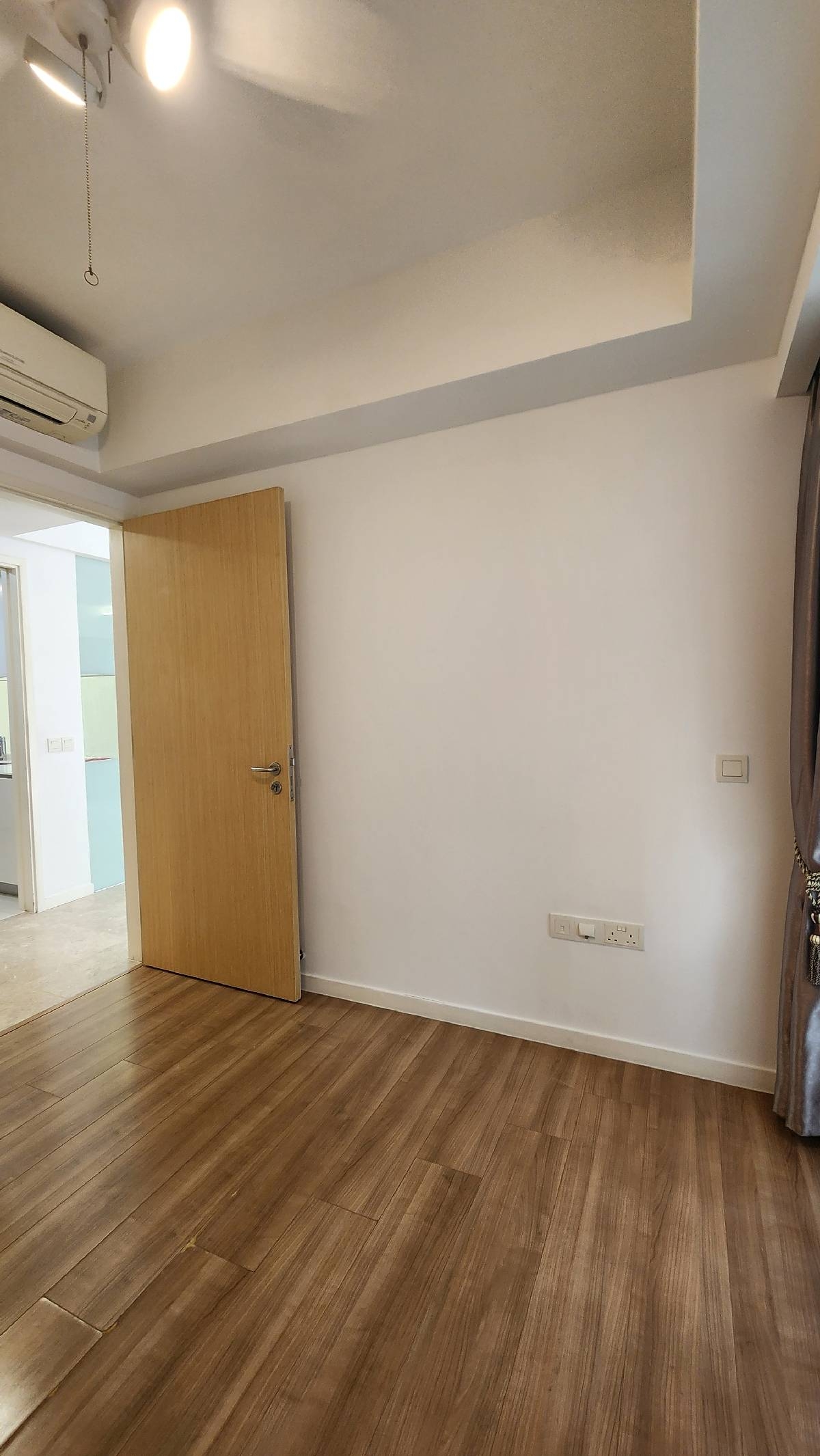 THE LAKEFRONT RESIDENCES 4