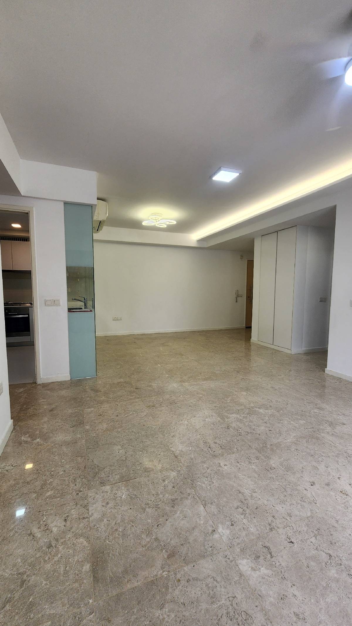 THE LAKEFRONT RESIDENCES 6