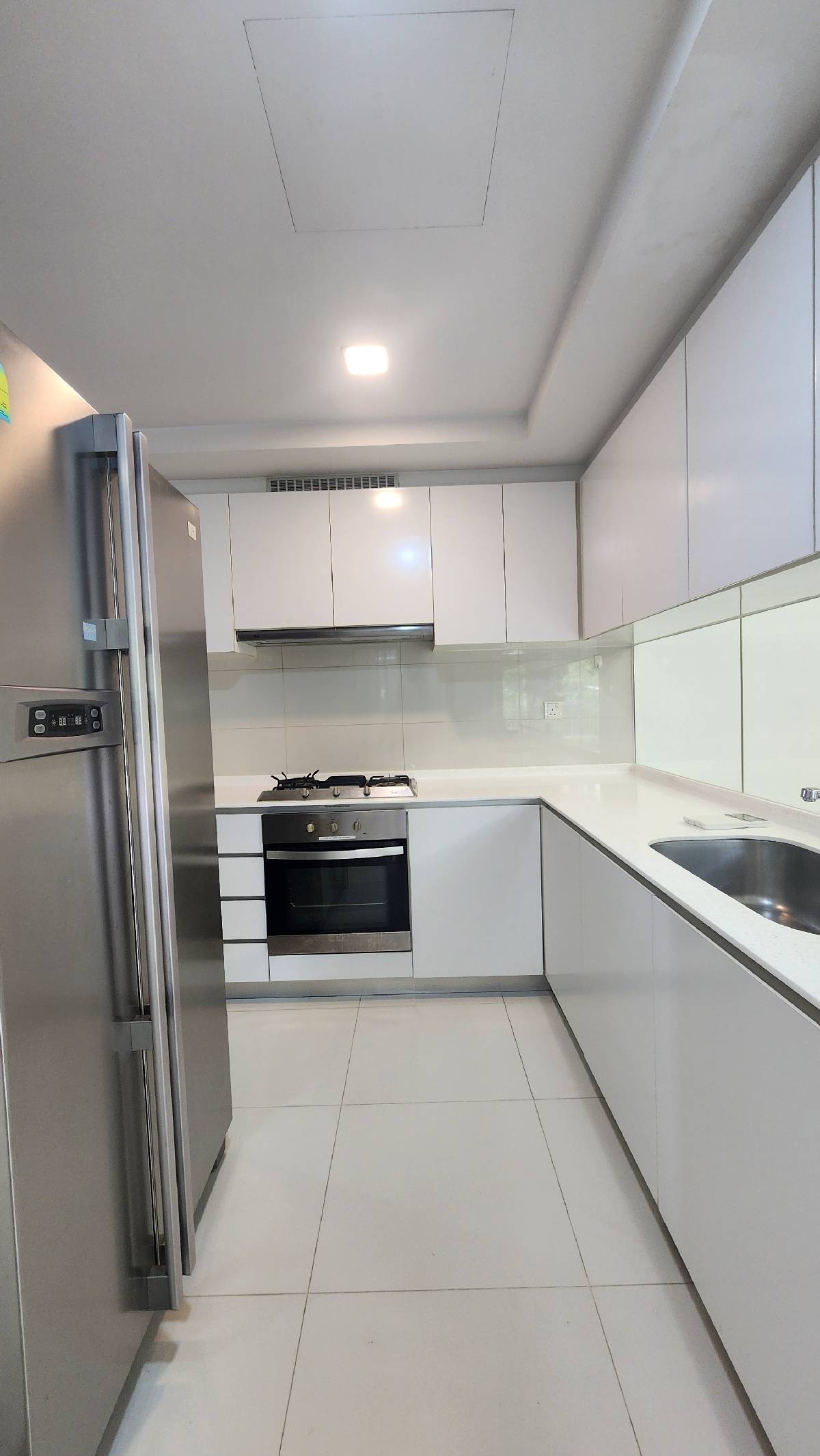 THE LAKEFRONT RESIDENCES 8