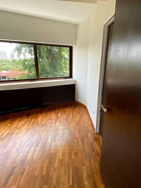 DALVEY COURT 9