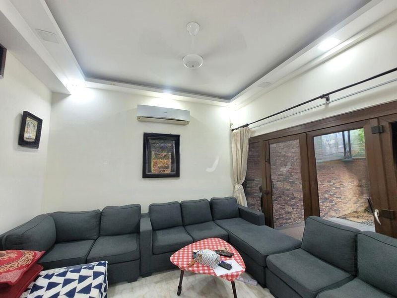 EAST ELEGANCE 10