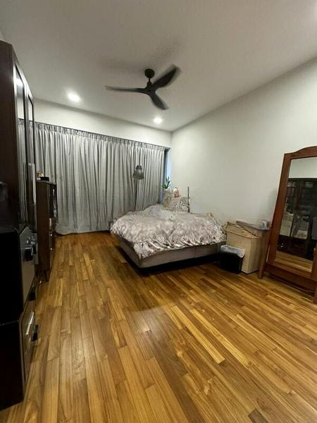 THE SEAFRONT ON MEYER 7