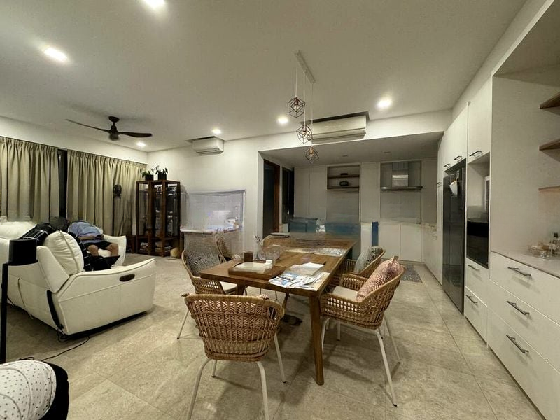 THE SEAFRONT ON MEYER 10