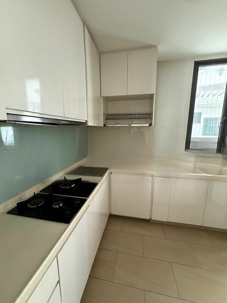 THE LINCOLN RESIDENCES 13