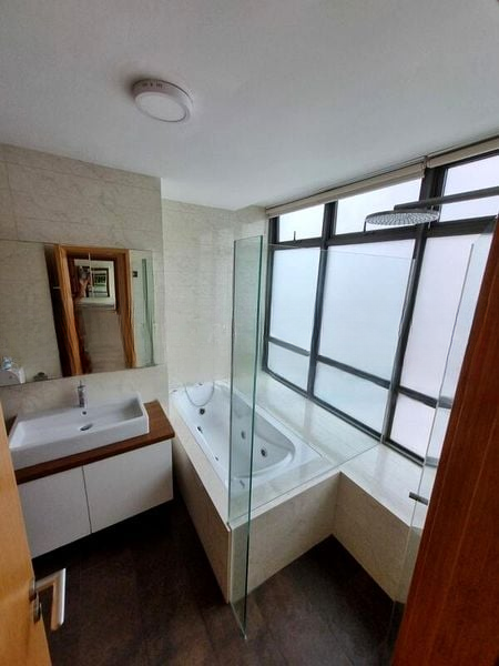 THE LINCOLN RESIDENCES 13