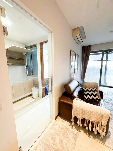 THE SEAFRONT ON MEYER 7