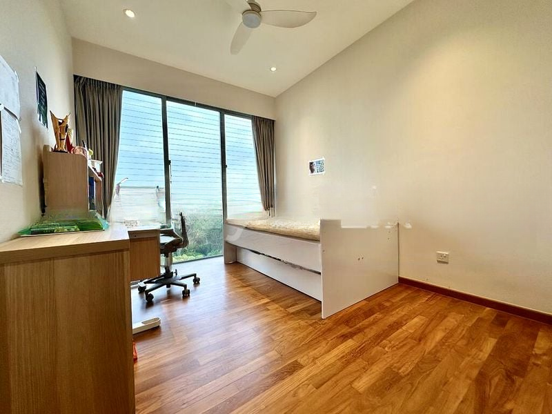 THE SEAFRONT ON MEYER 5