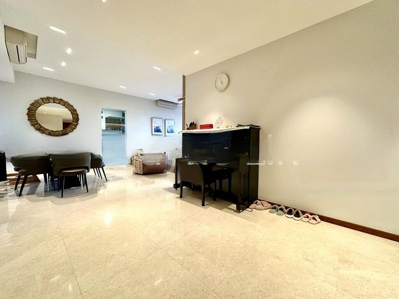 THE SEAFRONT ON MEYER 9