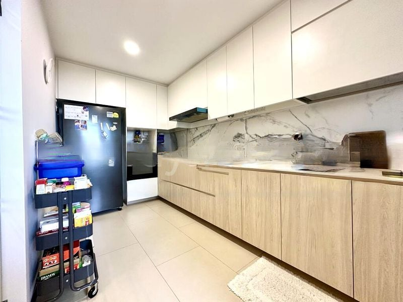 THE SEAFRONT ON MEYER 4