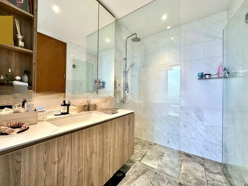 THE SEAFRONT ON MEYER 2