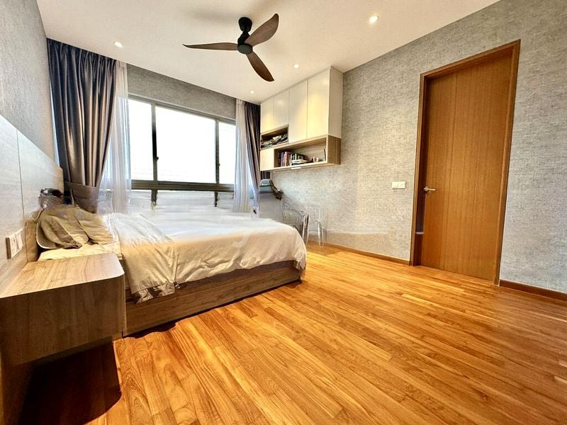 THE SEAFRONT ON MEYER 7