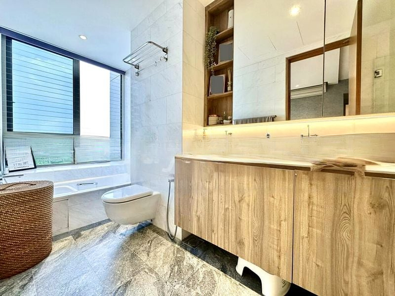 THE SEAFRONT ON MEYER 3