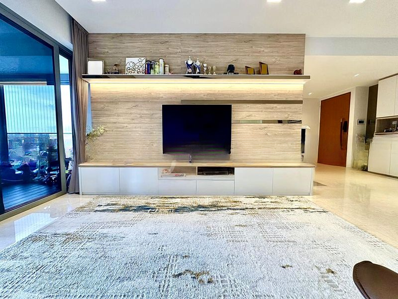 THE SEAFRONT ON MEYER 11