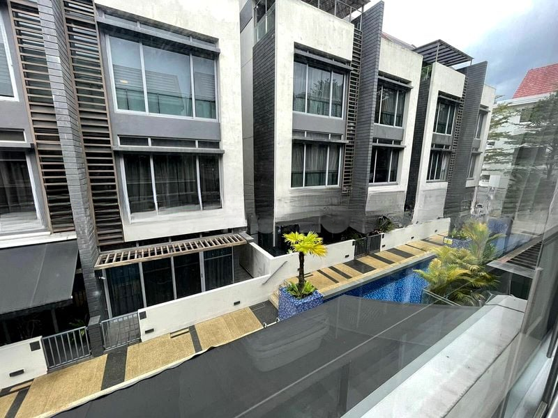 ESTRIVILLAS 11
