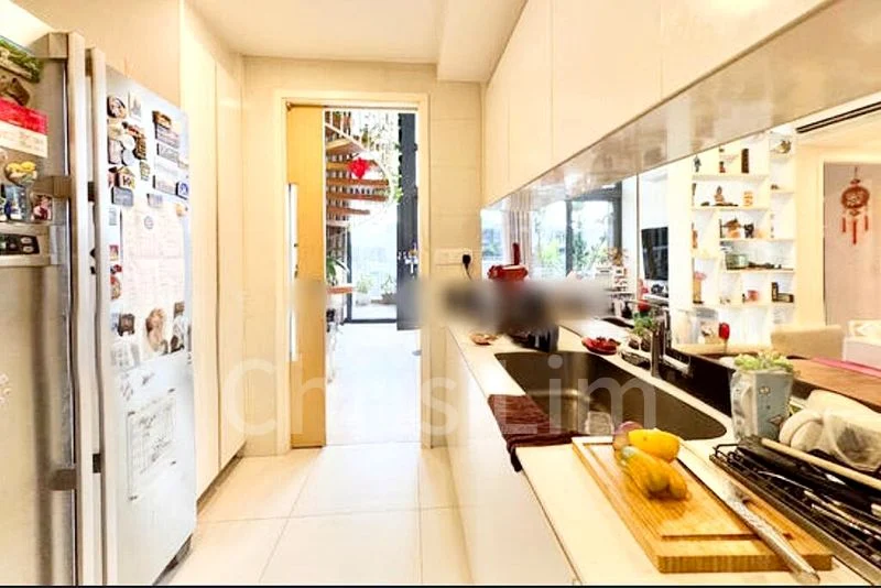 THE LAKEFRONT RESIDENCES 11