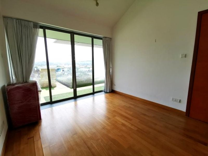 THE BERTH BY THE COVE 11