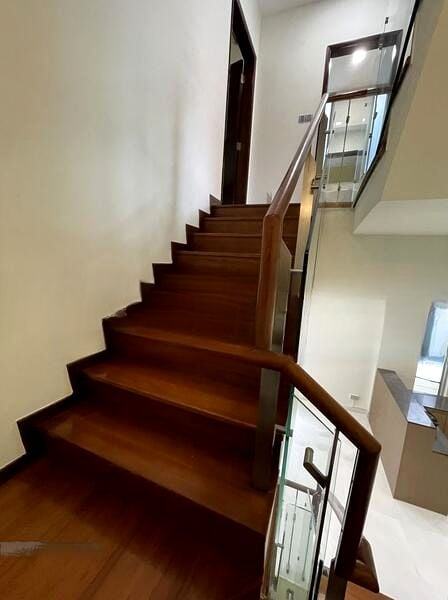 WHITLEY VILLAS 8