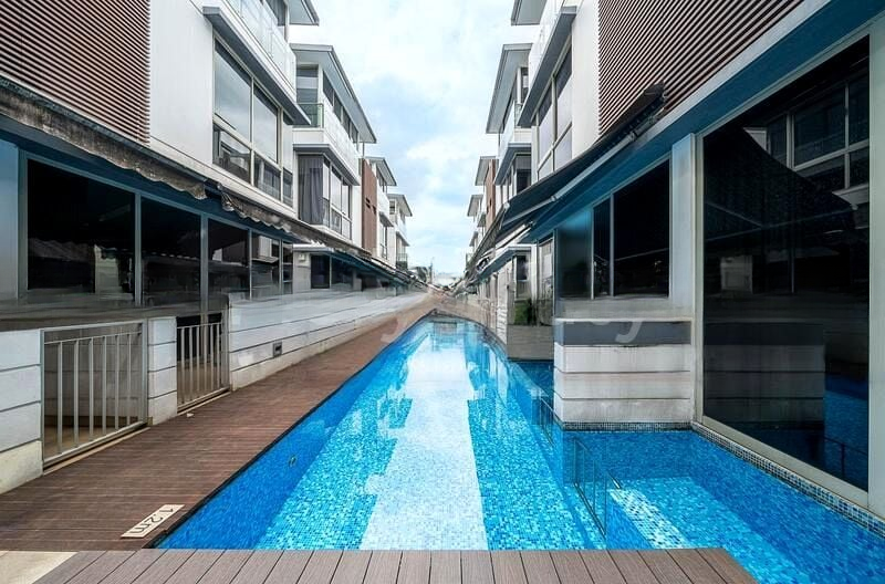WHITLEY VILLAS 10