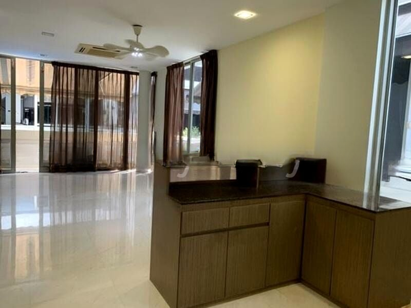 WHITLEY VILLAS 12