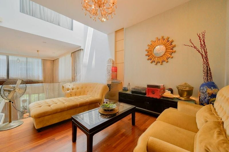 THE SHORELINE RESIDENCES I 9