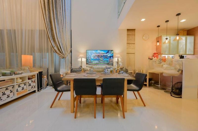THE SHORELINE RESIDENCES I 6