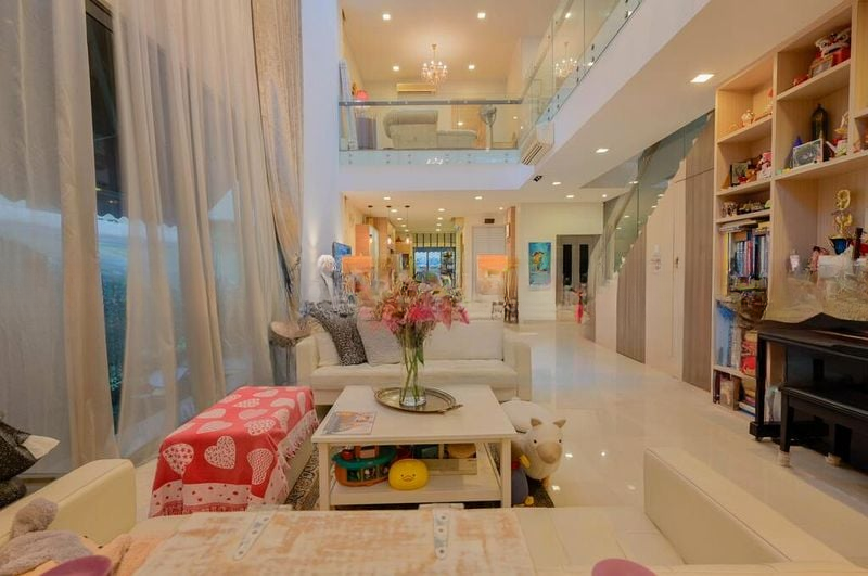 THE SHORELINE RESIDENCES I 10