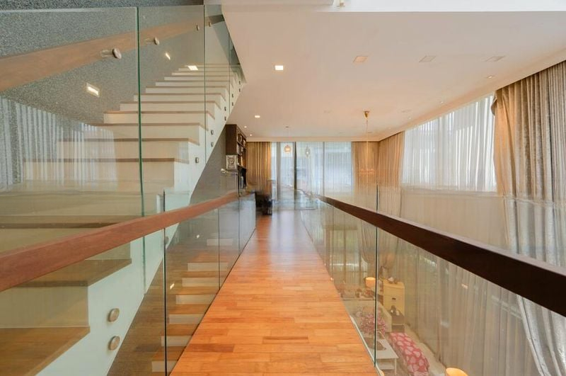 THE SHORELINE RESIDENCES I 7