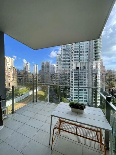 THE COSMOPOLITAN 8