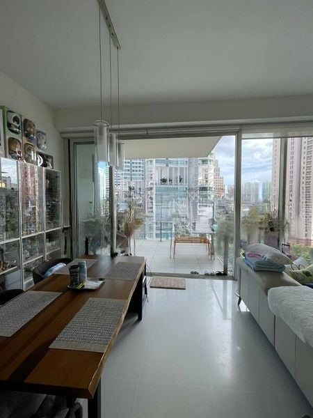THE COSMOPOLITAN 9