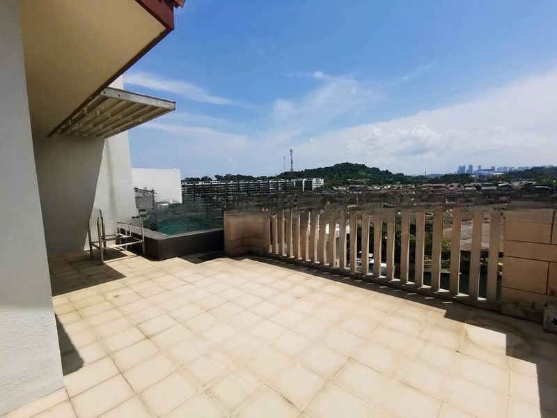 THE BERTH BY THE COVE 11