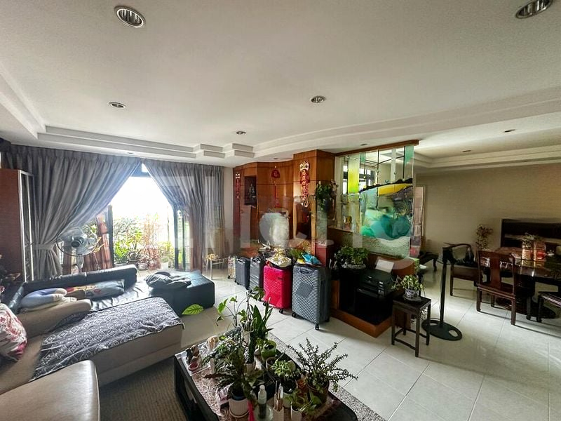 PARK EAST 8