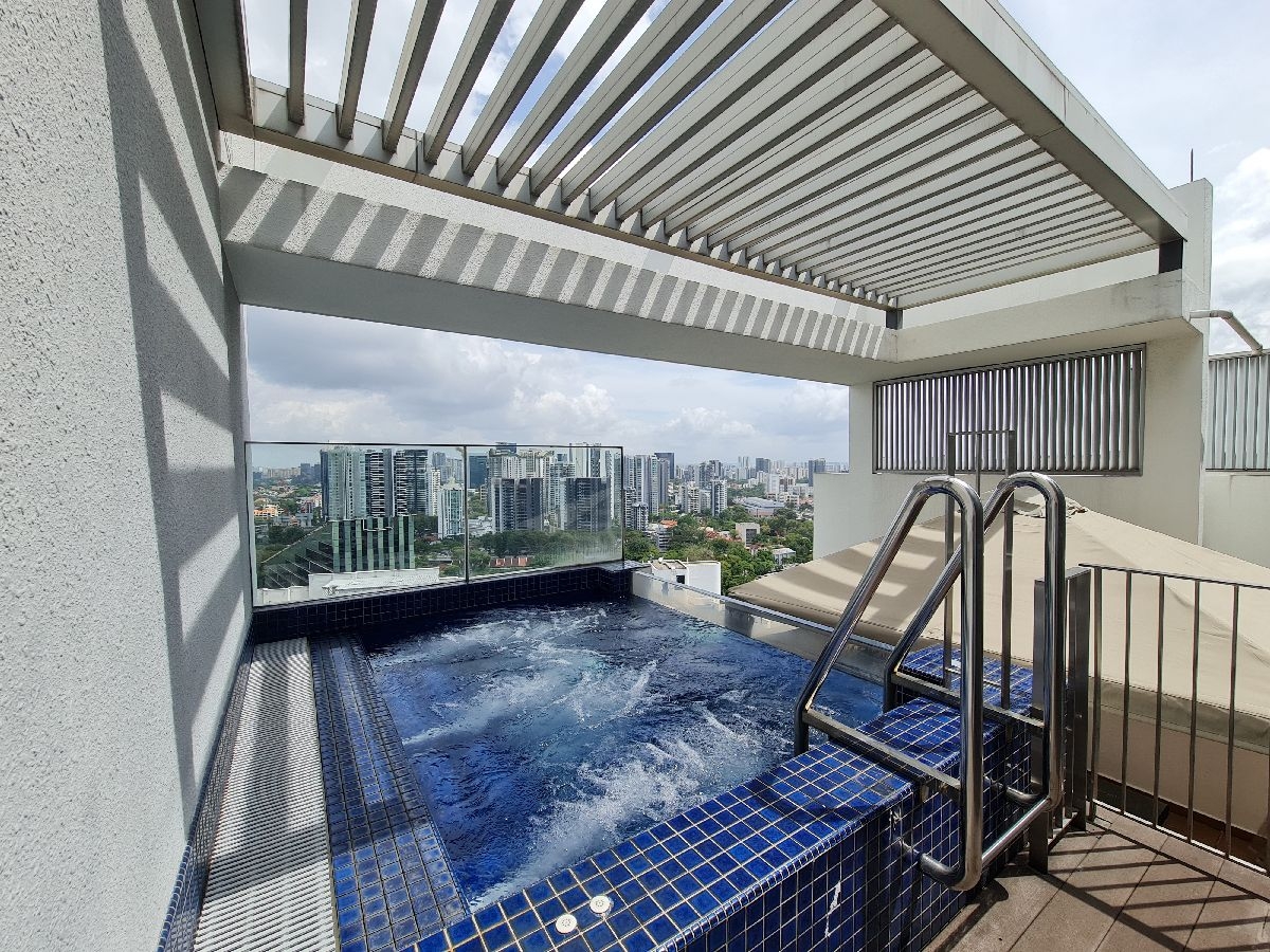 CAIRNHILL RESIDENCES 15