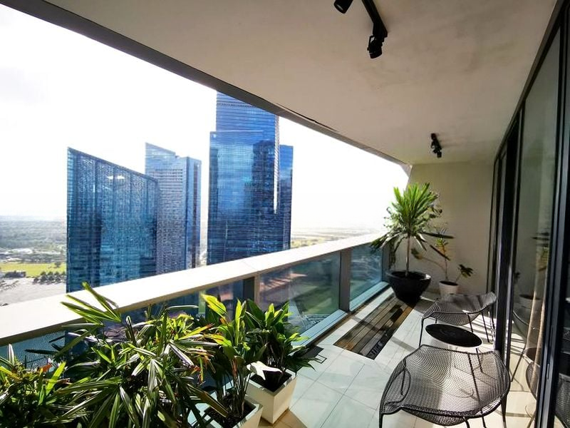 MARINA BAY SUITES 1