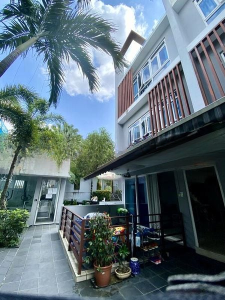 PALM GROVE REGENCY 4