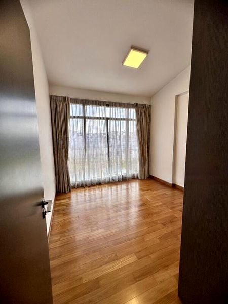 THE SEAWIND 8