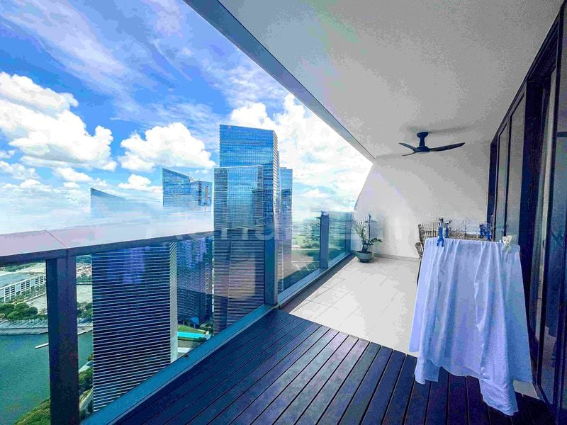 MARINA BAY SUITES 5