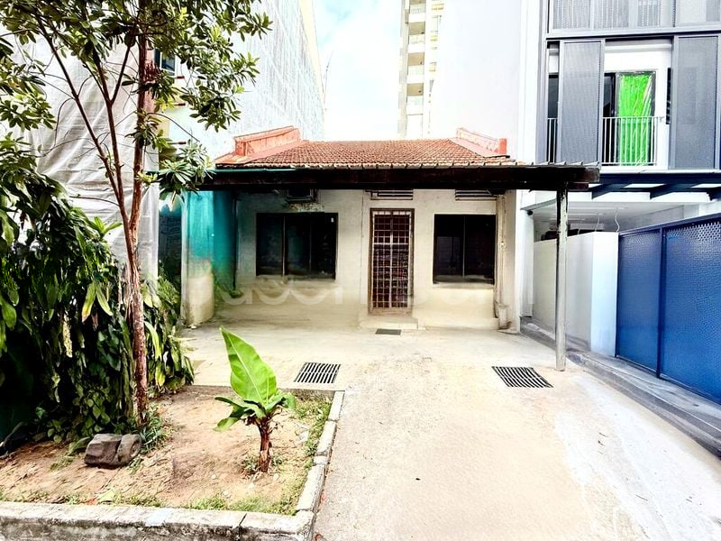 AMPAS APARTMENT 5