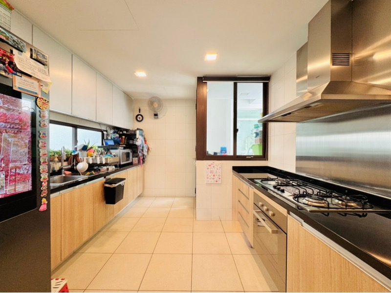 VARSITY PARK CONDOMINIUM 18